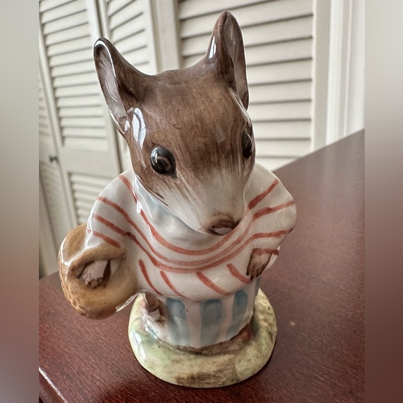 Beatrix Potter figurine “Mrs. Tittlemouse” - Picture 1 of 5